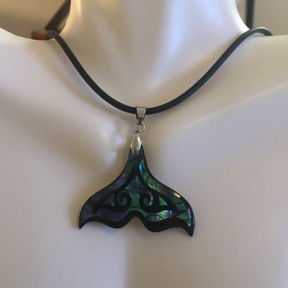 Shark Tail Shell choker - Picture 2 of 5